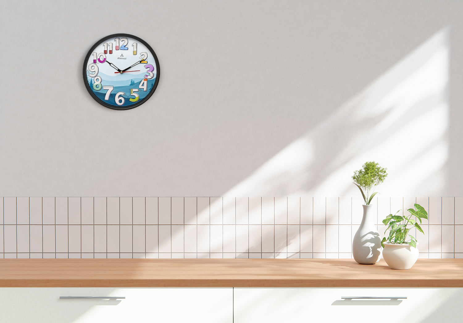 Alensso Model 900 Round Wall Clock with Vibrant Green